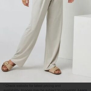 Vuori Women's Joggers in Light Taupe